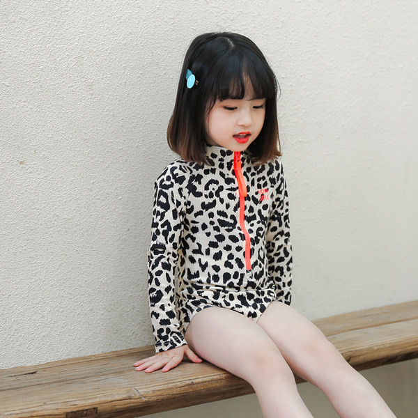 Päikesekaitsega laste ujumistrikoo pikkade varrukatega