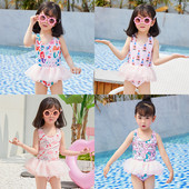 Tüdrukule täis ujumistrikoo tülli ja mustrilise mustriga