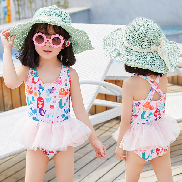 Tüdrukule täis ujumistrikoo tülli ja mustrilise mustriga