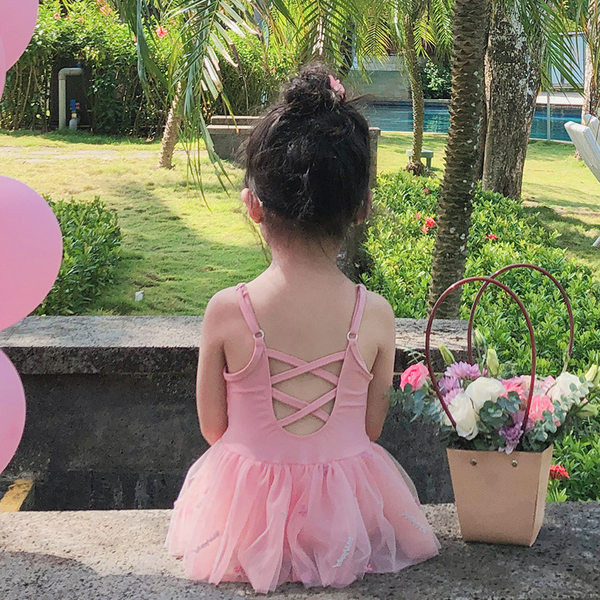 Puna haljina u obliku kupaćeg kostima s tilom