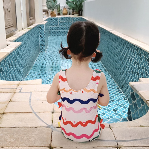 Dječji šareni kupaći kostim s trakama za djevojčicu