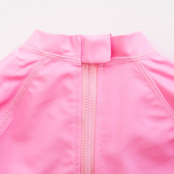 Ολόσωμο παιδικό μαγιό  με μακριά μανίκια και απλικέ για κορίτσια σε ροζ χρώμα