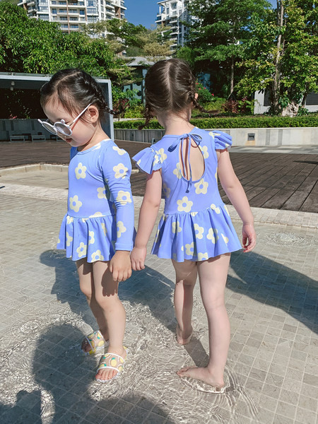 Παιδικό μαγιό για κορίτσια - δύο μοντέλα