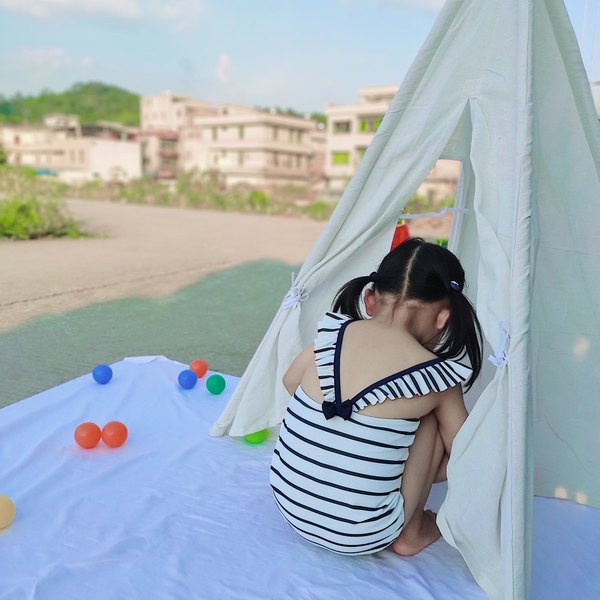 Prugasti dječji kupaći kostim s trakom - puni model