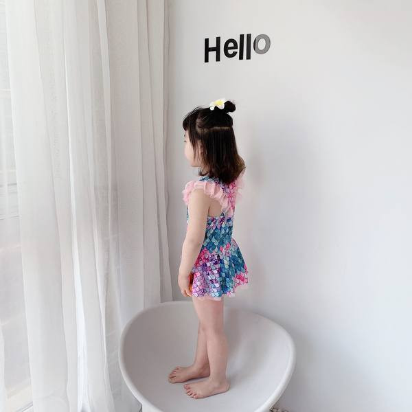 Mitmevärviline tülliga laste ujumistrikoo - täismudel