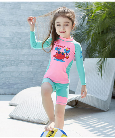 Uus mudel kaheosalise aplikatsiooniga päikesekaitsekreemiga ujumistrikoo