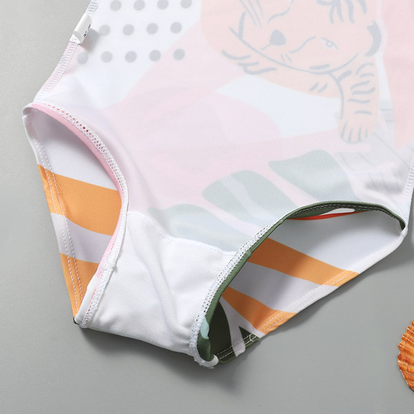 Vaikiškas pilnas maudymosi kostiumėlis plačiomis petnešėlėmis ir spalvotu raštu