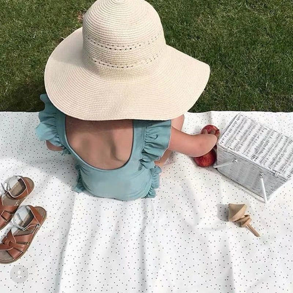 Dječji puni kupaći kostim s otvorenim leđima i kovrčama