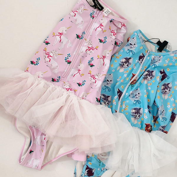 Laste ujumistrikoo pikkade varrukatega ja pitsaseelikuga