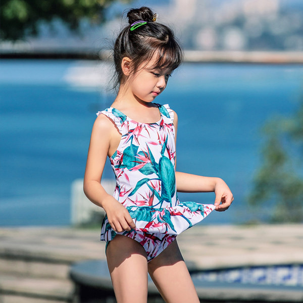 Цветен цял бански костюм за момичета с къдри