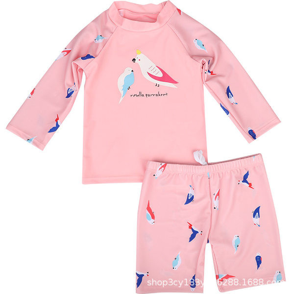 Kaheosaline aplikatsiooniga ujumistrikoo tüdrukutele