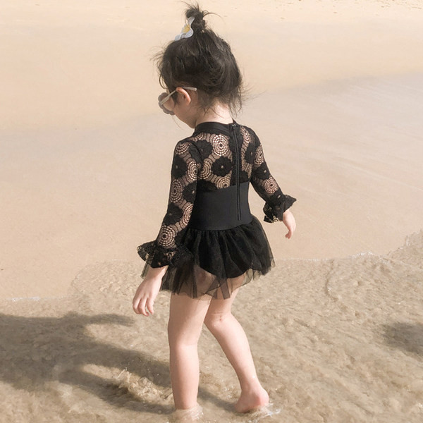 Moderan kupaći kostim za djevojčice od tila i čipke