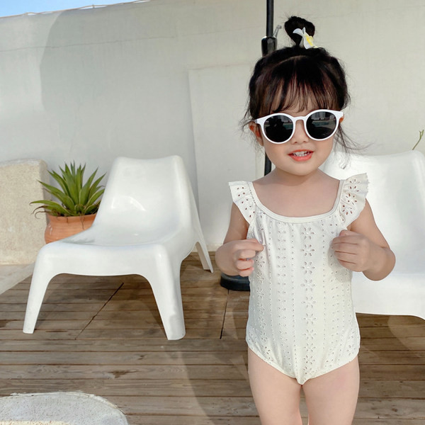 Täispitsiga ujumistrikoo - valget värvi