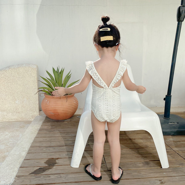 Täispitsiga ujumistrikoo - valget värvi