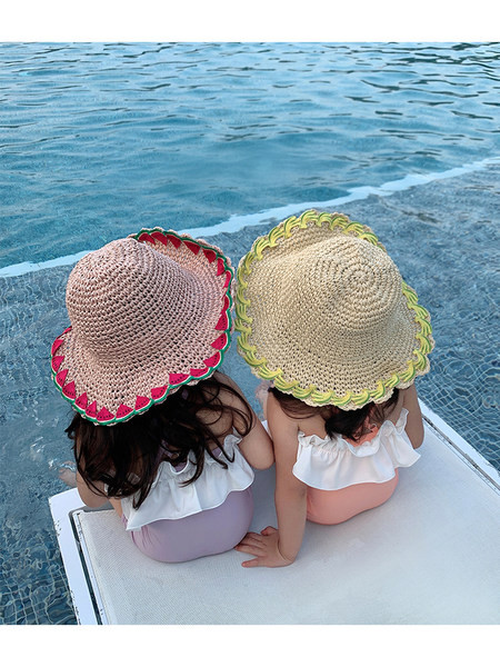 Cijeli kupaći kostim s tankim naramenicama i kovrčama