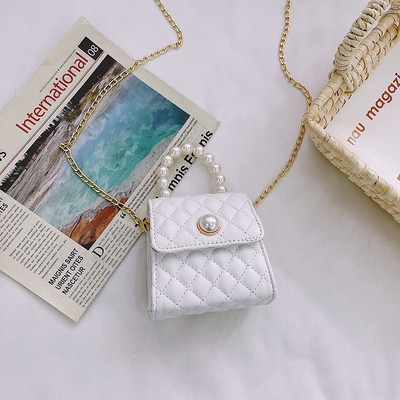 Стилна детска мини чанта с декоративни перли изчистен модел