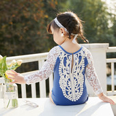 Dječji kupaći kostim s čipkom i okruglim izrezom