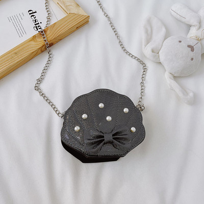 Stiilne dekoratiivpärlite ja metallist käepidemega lastekott