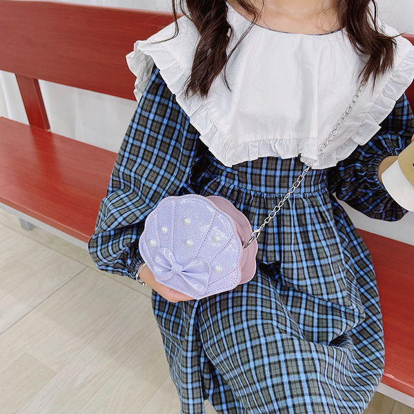 Stiilne dekoratiivpärlite ja metallist käepidemega lastekott