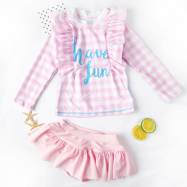 Dječji karirani kupaći kostim iz dva dijela - gornji dio s dugim rukavima