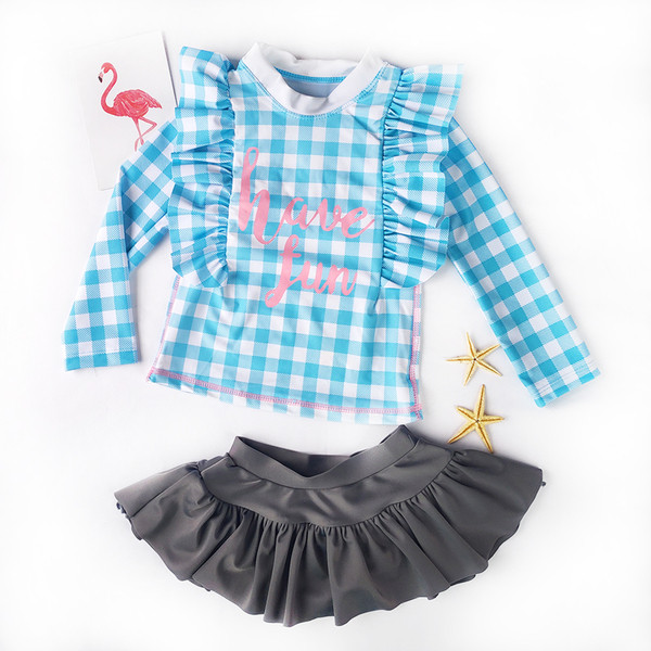 Dječji karirani kupaći kostim iz dva dijela - gornji dio s dugim rukavima