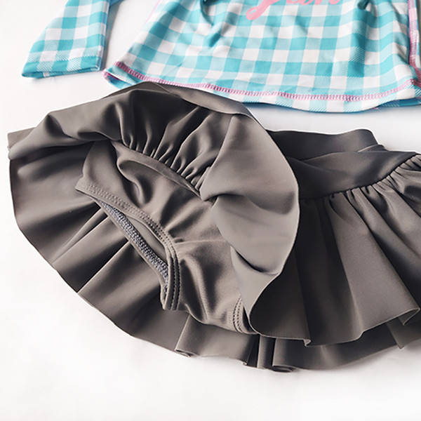 Dječji karirani kupaći kostim iz dva dijela - gornji dio s dugim rukavima