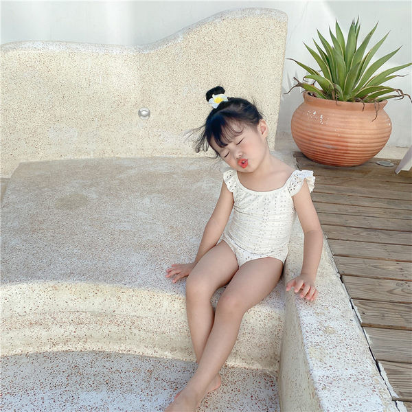 Laste täisujumistrikoo tikandite ja lokkidega