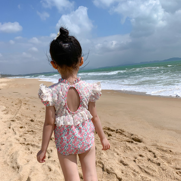 Värviline laste lilleline ujumistrikoo