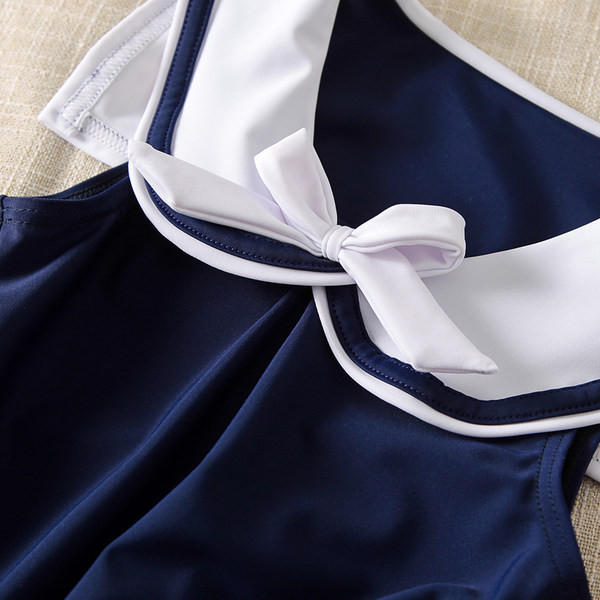 Laste täisujumistrikoo paela ja lokkidega