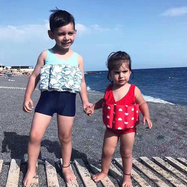 Dječji kupaći kostim crvene boje