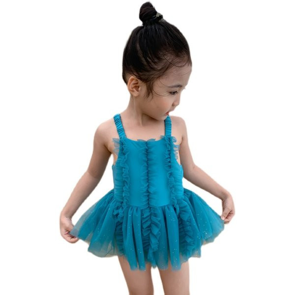 Terve õhukeste rihmade ja lokkidega ujumistrikoo