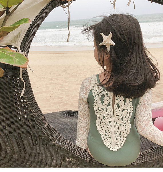 Moderan cijeli kupaći kostim s dugim rukavima i čipkom