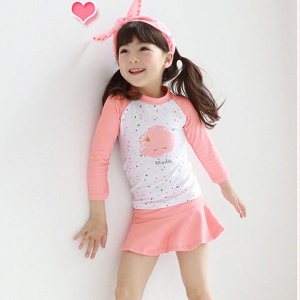 Kaheosaline tüdrukutele sobiv laste ujumistrikoo