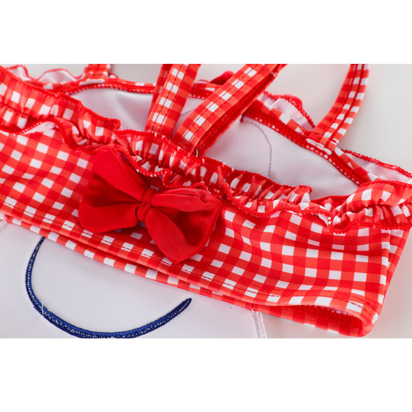 Kaheosaline ujumistrikoo tüdrukutele ja 3D-kaunistus