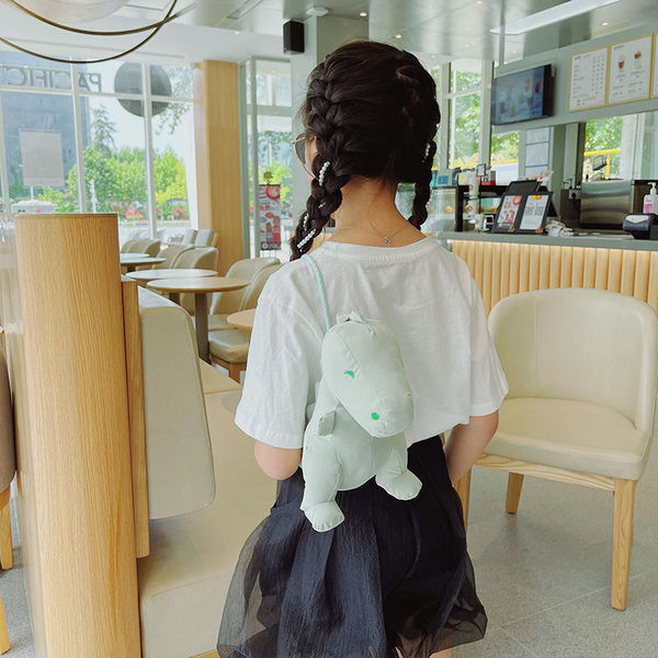 Aktualan dječji ruksak u obliku dinosaura