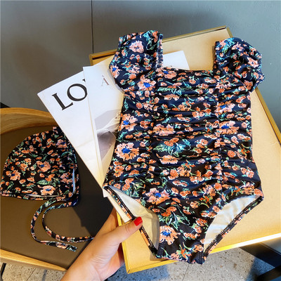 Dječji kupaći kostim s cvjetnom aplikacijom