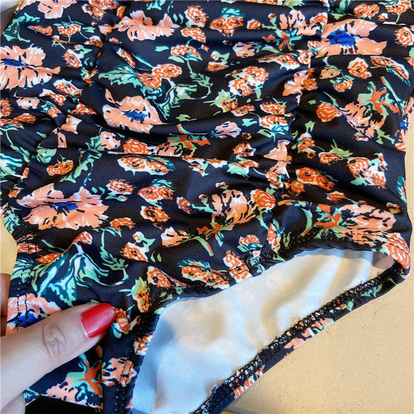 Dječji kupaći kostim s cvjetnom aplikacijom