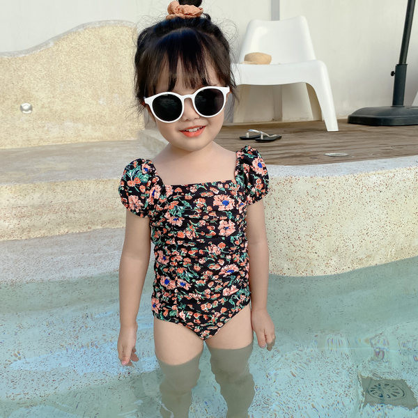 Dječji kupaći kostim s cvjetnom aplikacijom