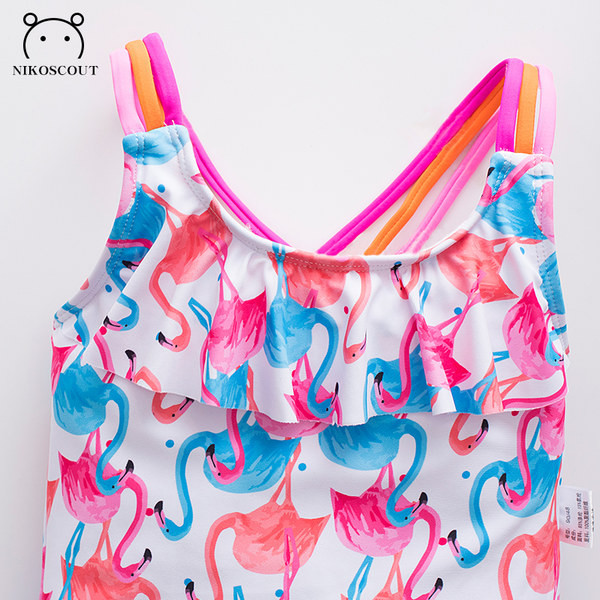 Uut mudelit täis ujumistrikoo rihmadega tüdrukutele