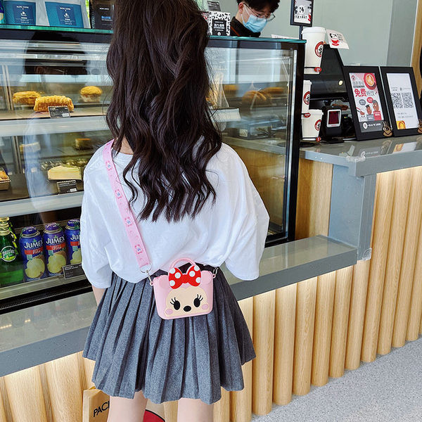 Kaasaegne pika sangaga lastekott kahes mudelis