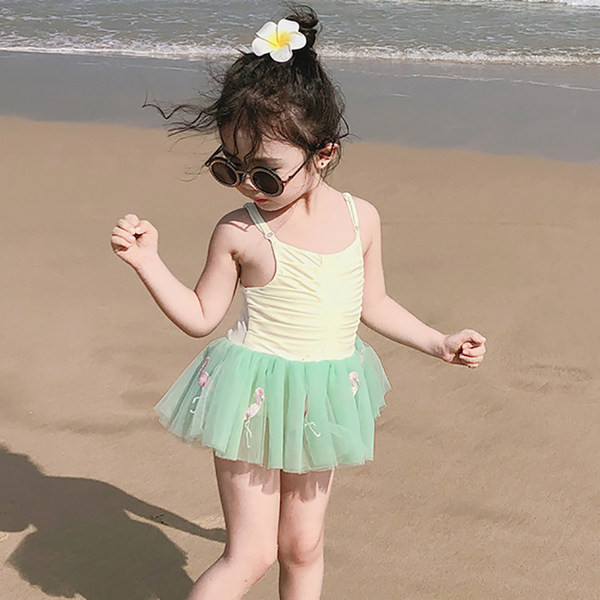 Moekas palja selja ja tülliga ujumistrikoo