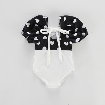 Dječji cijeli kupaći kostim s kratkim rukavima i ukrasima u obliku srca