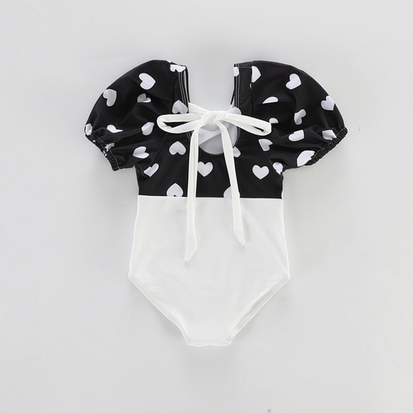 Dječji cijeli kupaći kostim s kratkim rukavima i ukrasima u obliku srca