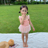 Peenikeste rihmade ja lokkidega laste ujumistrikoo