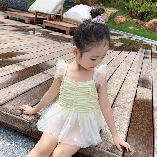 Peenikeste rihmade ja lokkidega laste ujumistrikoo