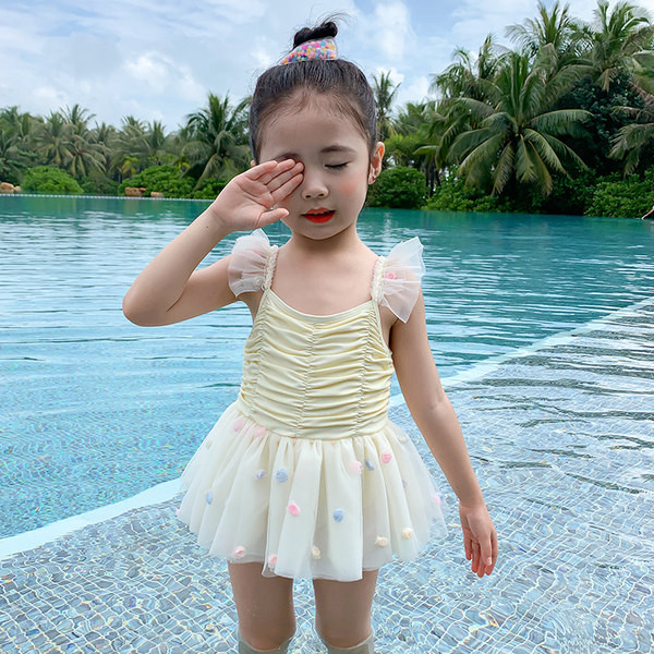 Peenikeste rihmade ja lokkidega laste ujumistrikoo