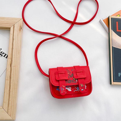 Κομψή παιδική τσάντα πάνω από τον ώμο με επιγραφή