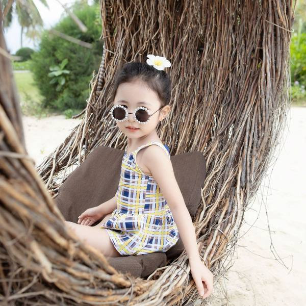 Kupaći kostim s križnim naramenicama na leđima za djevojčice