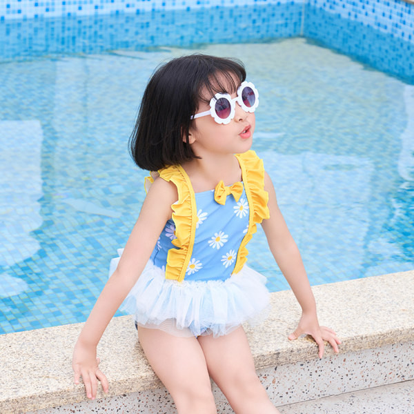 Laste lokkide ja tülliga ujumistrikoo