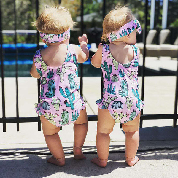 Dječji kupaći kostim s kovrčama u ružičastoj boji